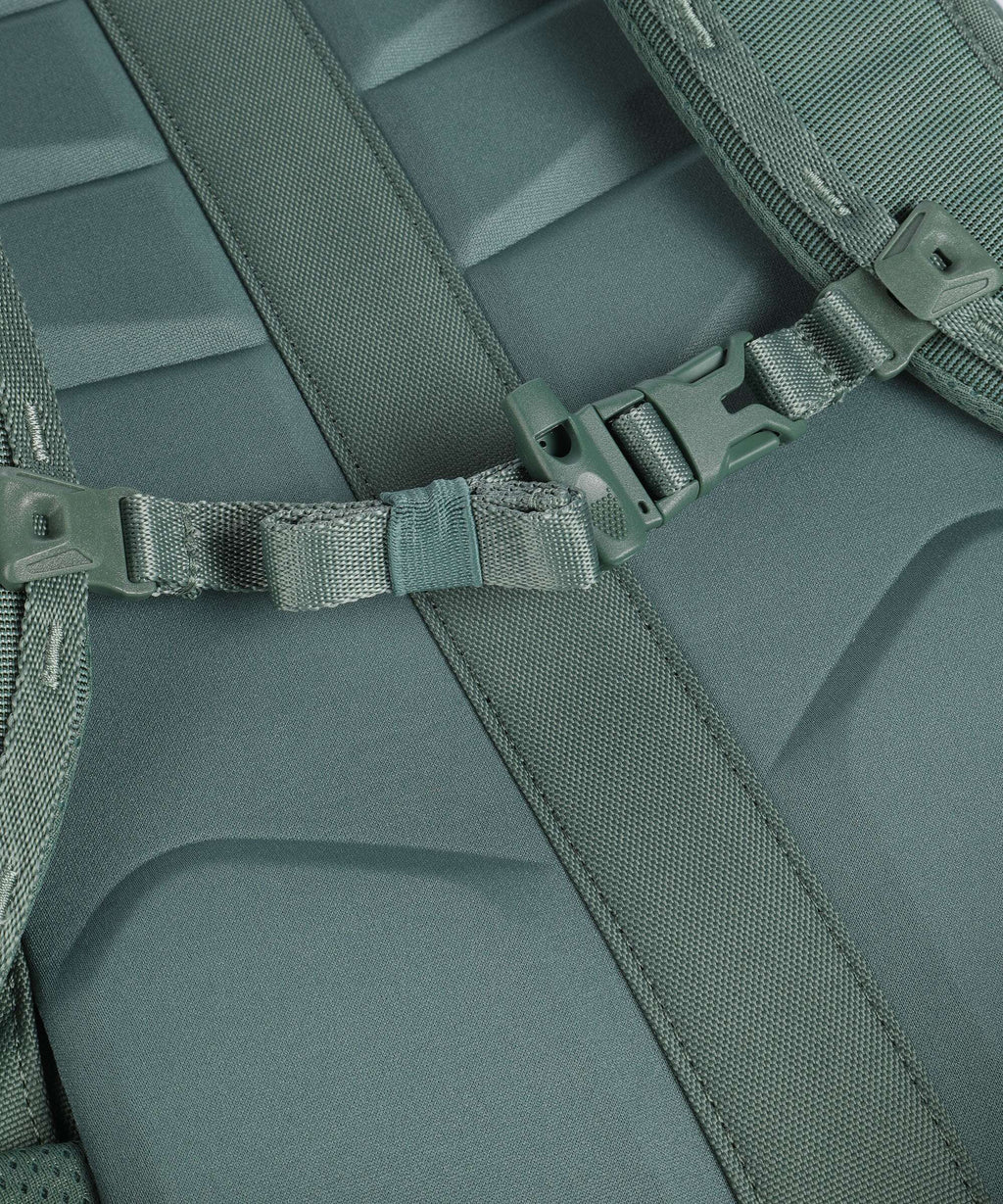 Thule Landmark 60 Travel backpack hazy green