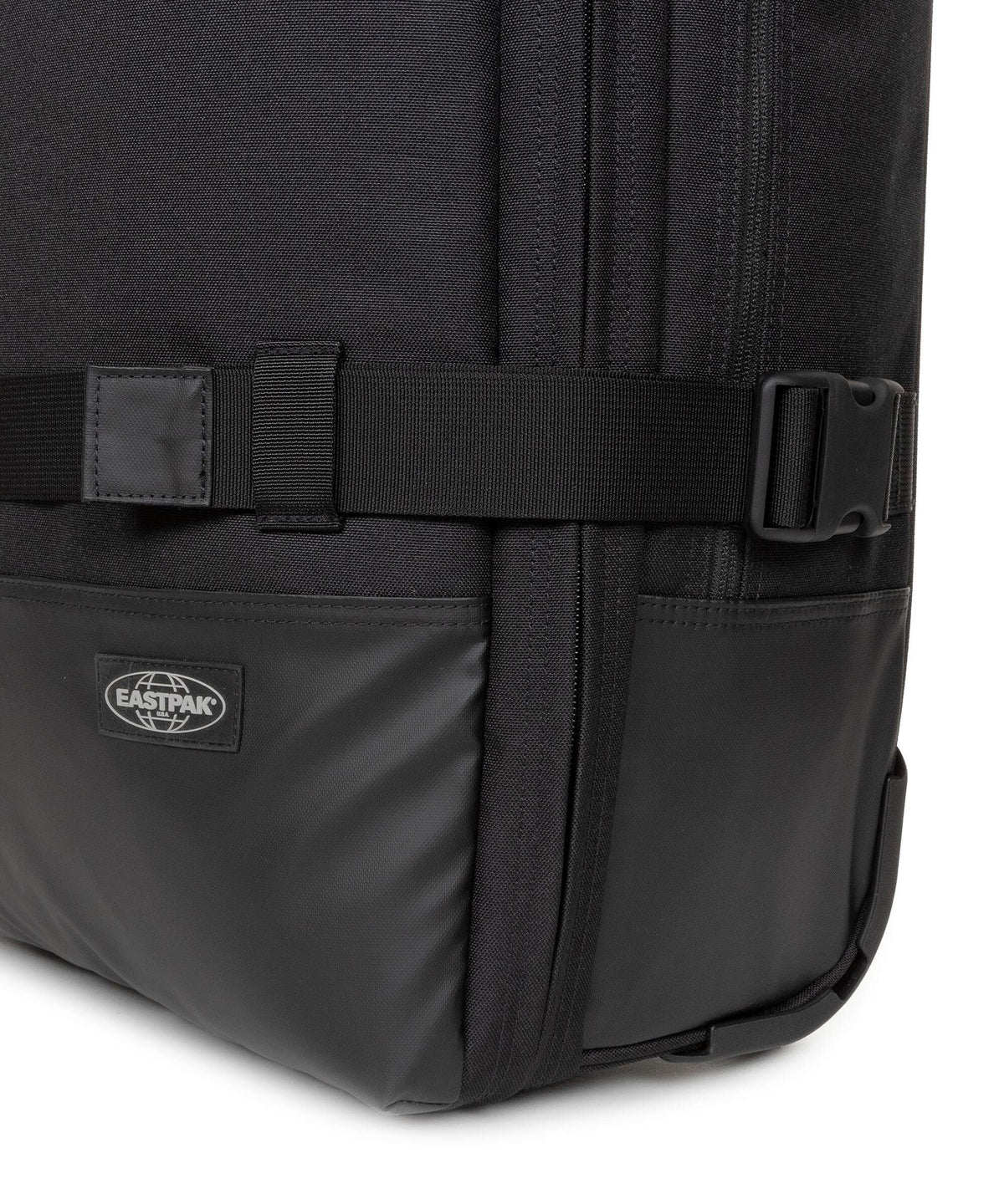 Eastpak Icon Travel'R M Travel bag with wheels on black