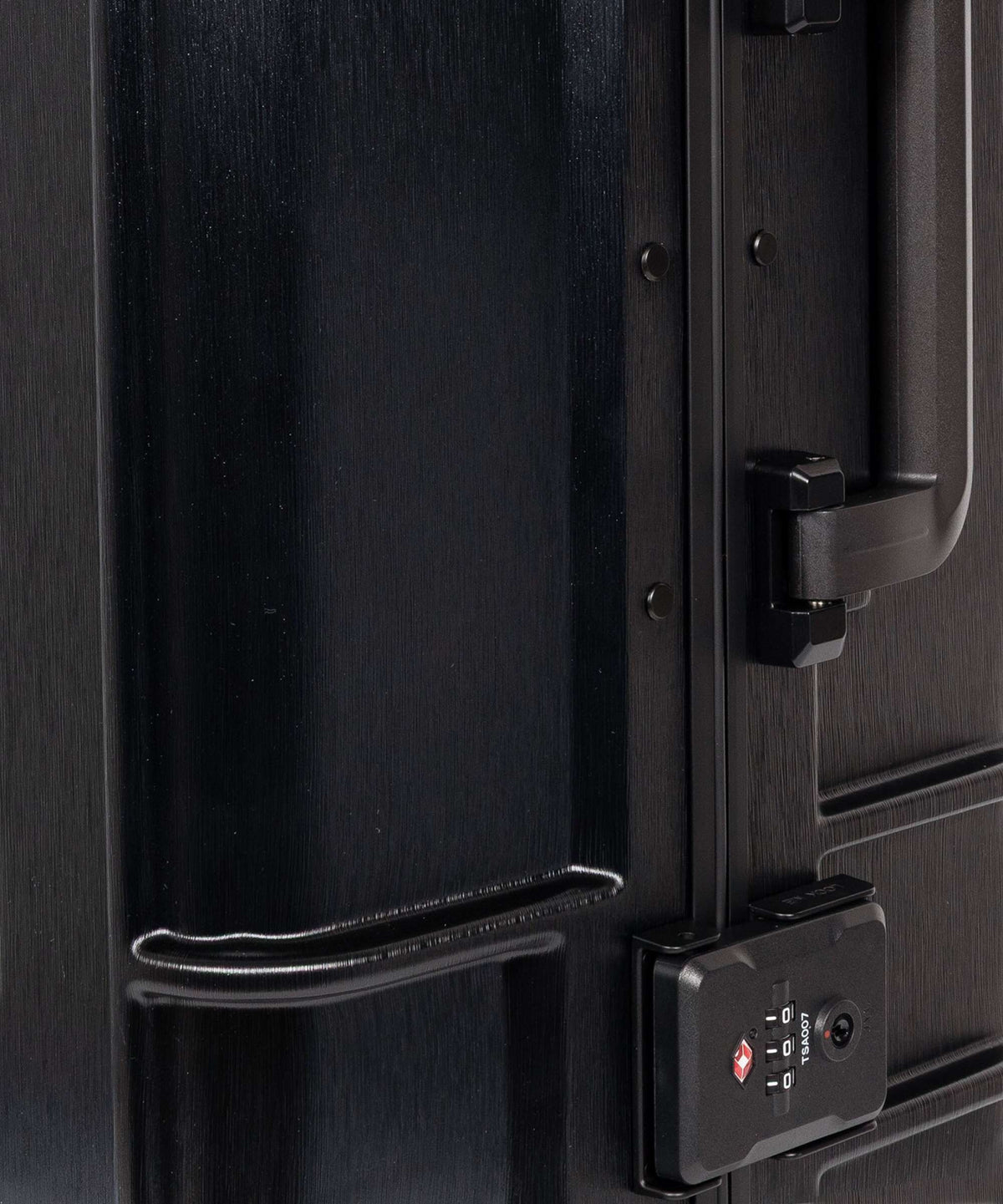 Eastpak Resist'R Case Spinner (4 wheels) brushed black