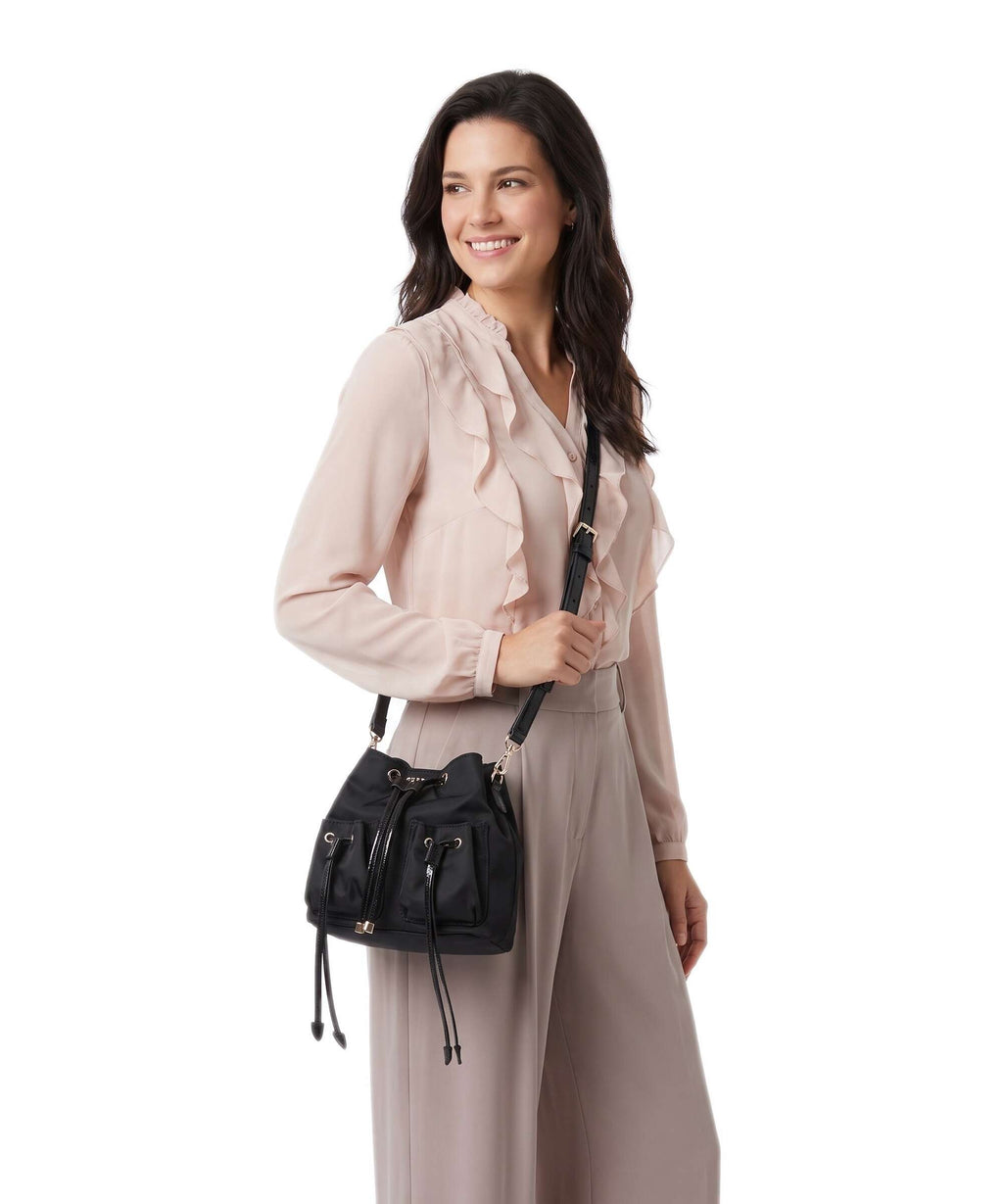 Guess Theodora Bucket bag black