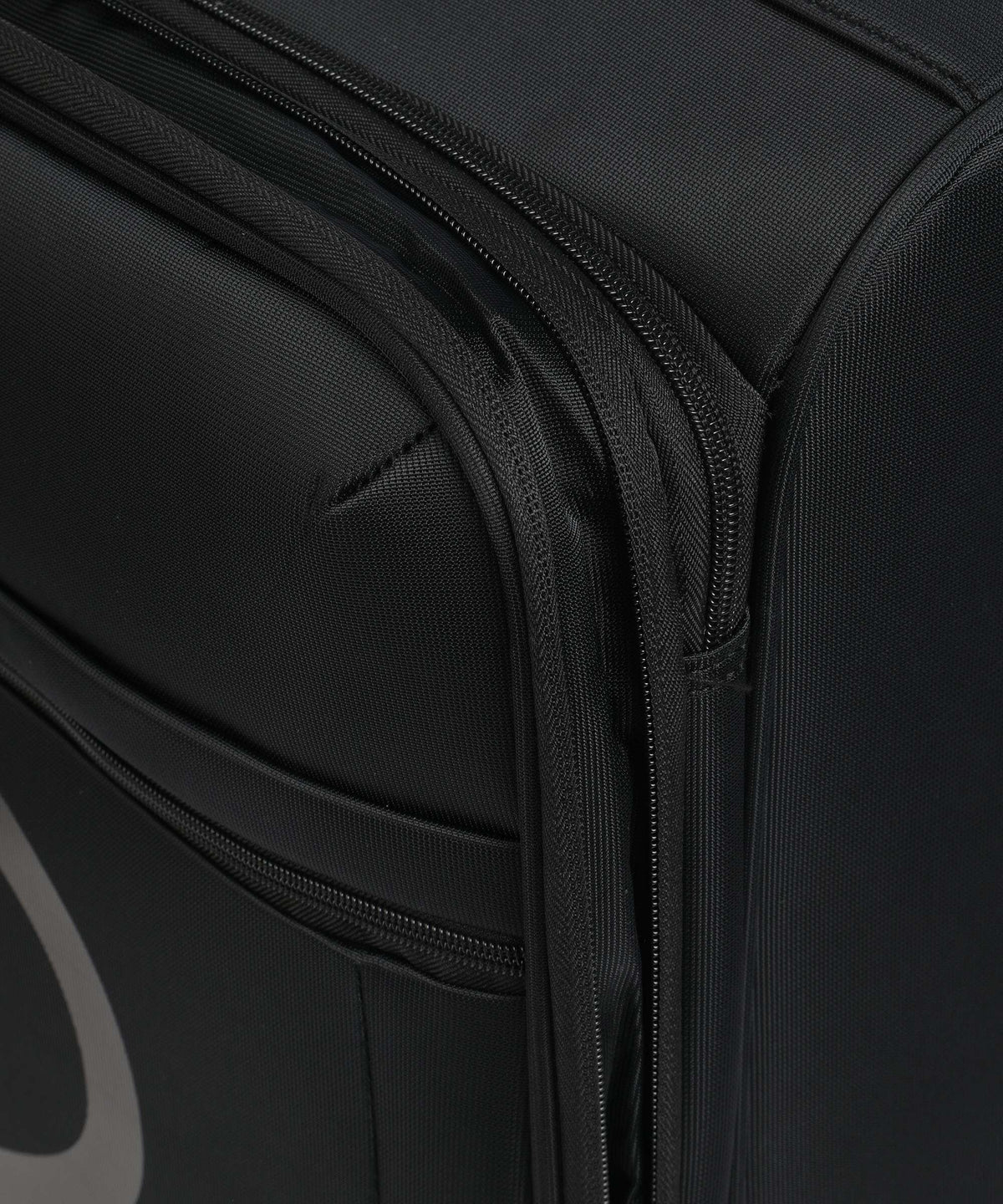 Delsey Paris x United Colors of Benetton CB Spinner (4 wheels) black