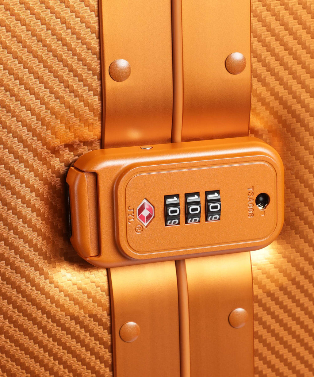 Delsey Paris Alu'R Spinner (4 wheels) orange