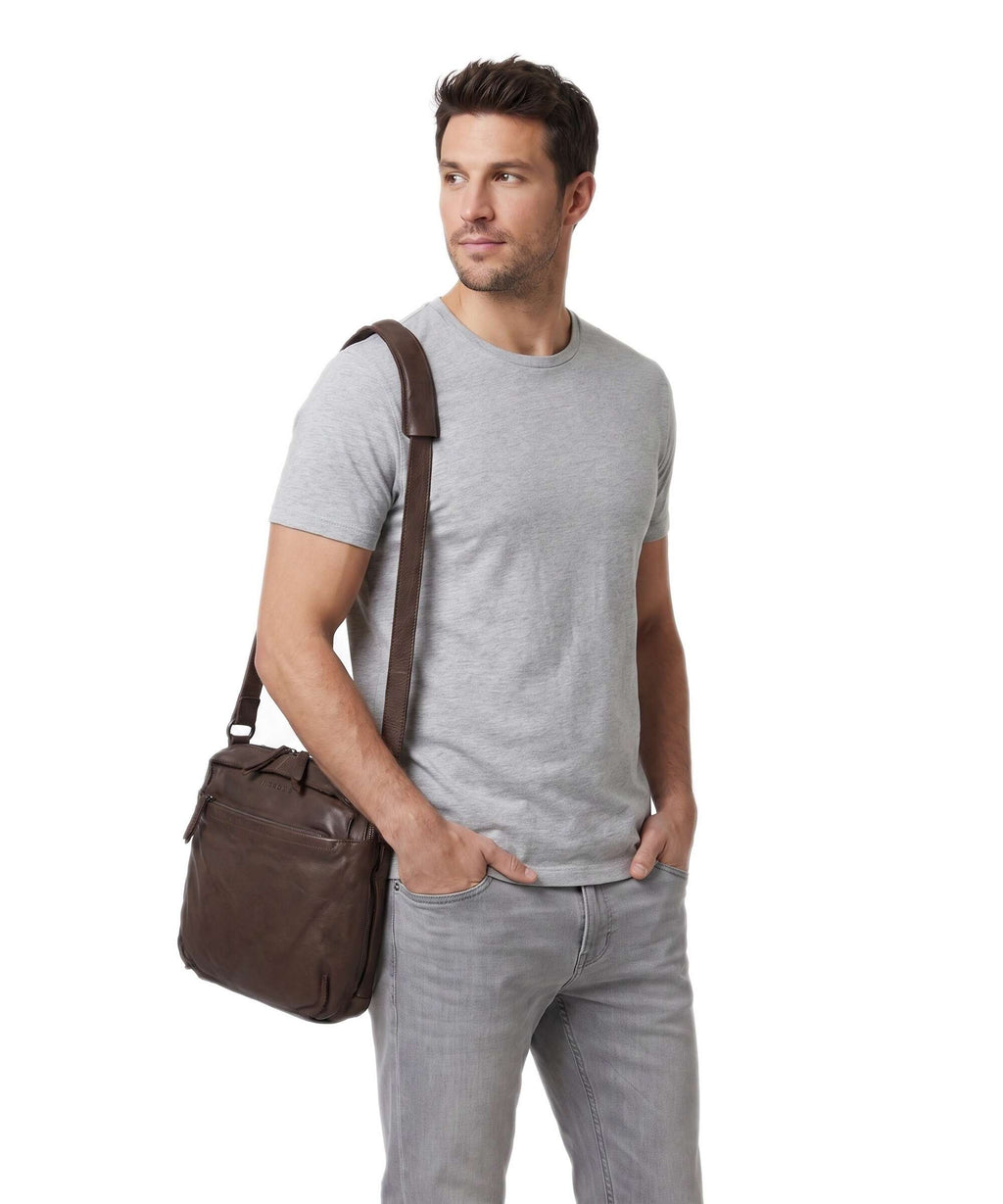 Harold's Submarine Crossbody bag braun