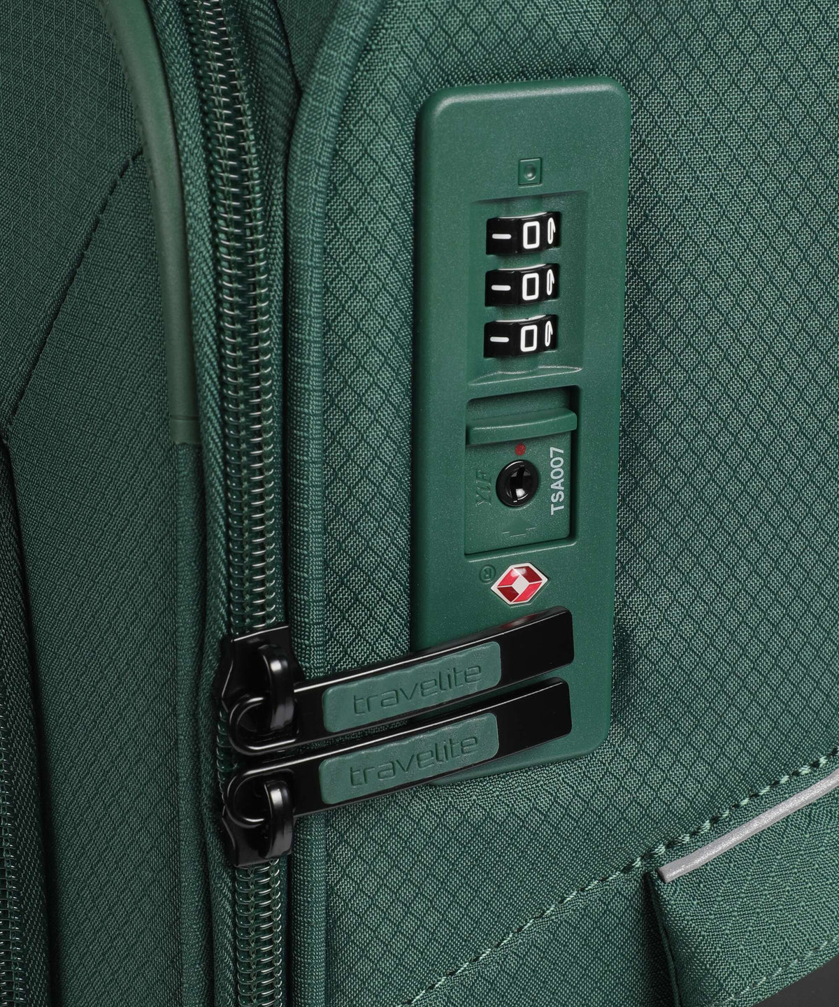 Travelite Skaii Spinner (4 wheels) green