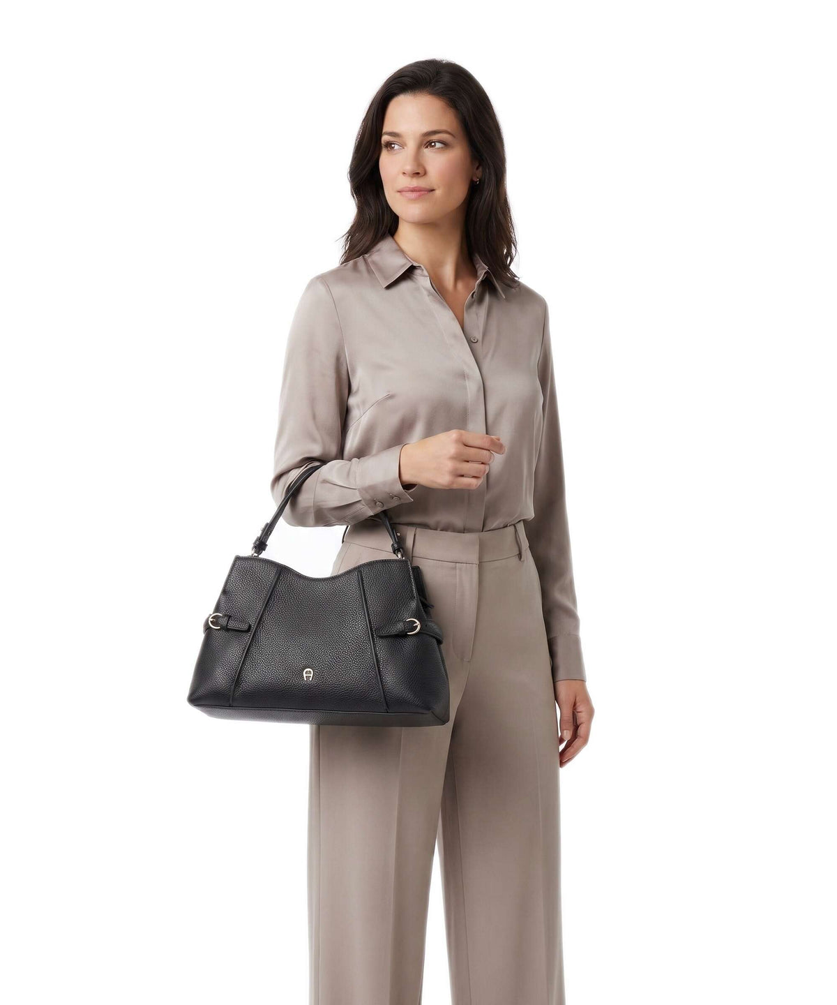 Aigner Cavallo M Handbag black