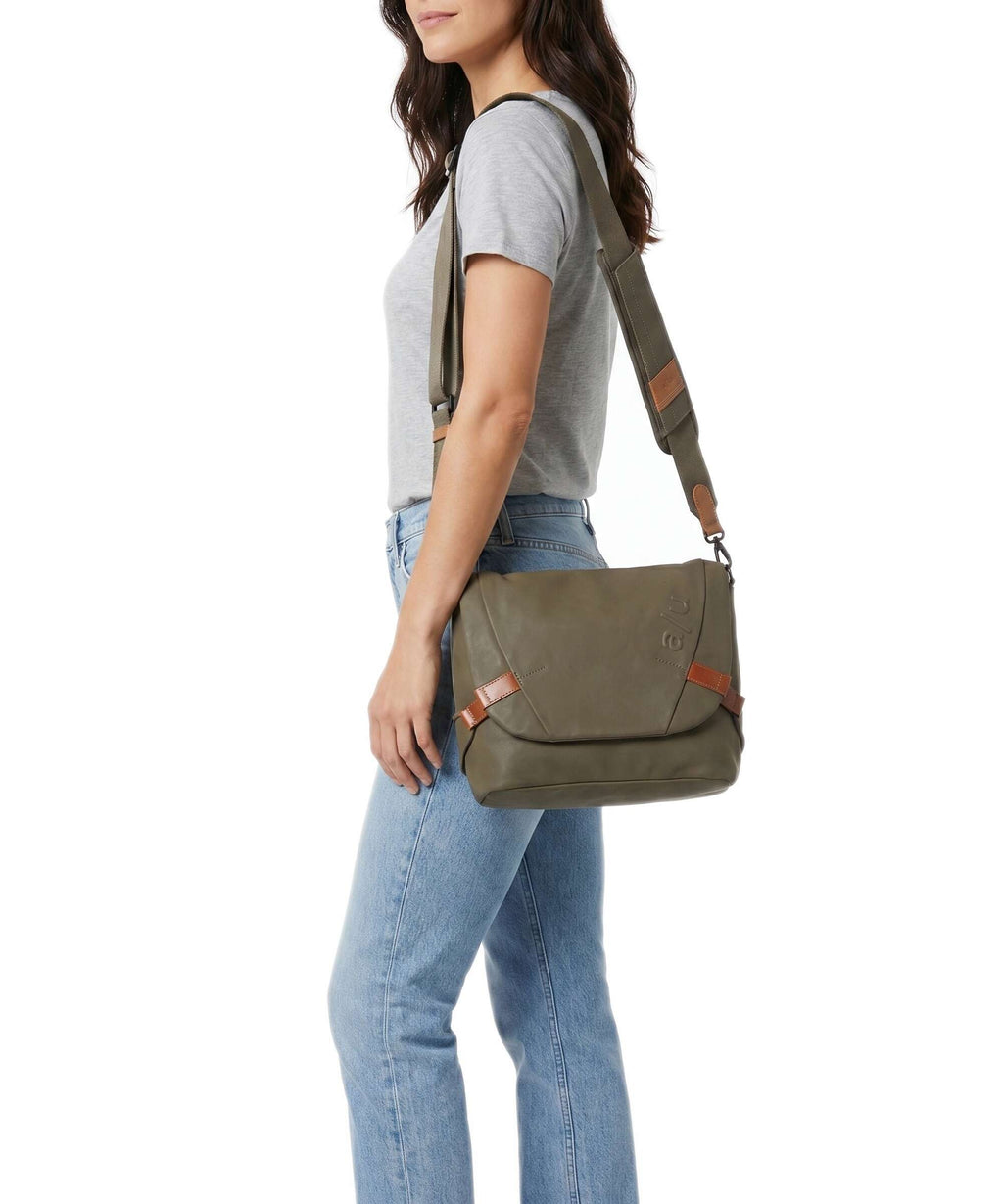 Aunts & Uncles Japan Sendai Messenger bag fallen rock