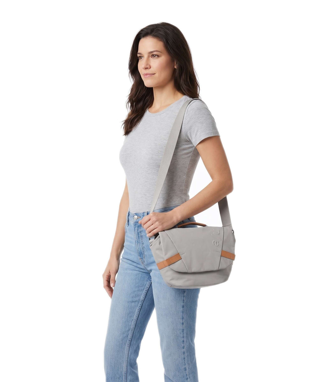 Aunts & Uncles Japan Kazo Crossbody bag circular grey