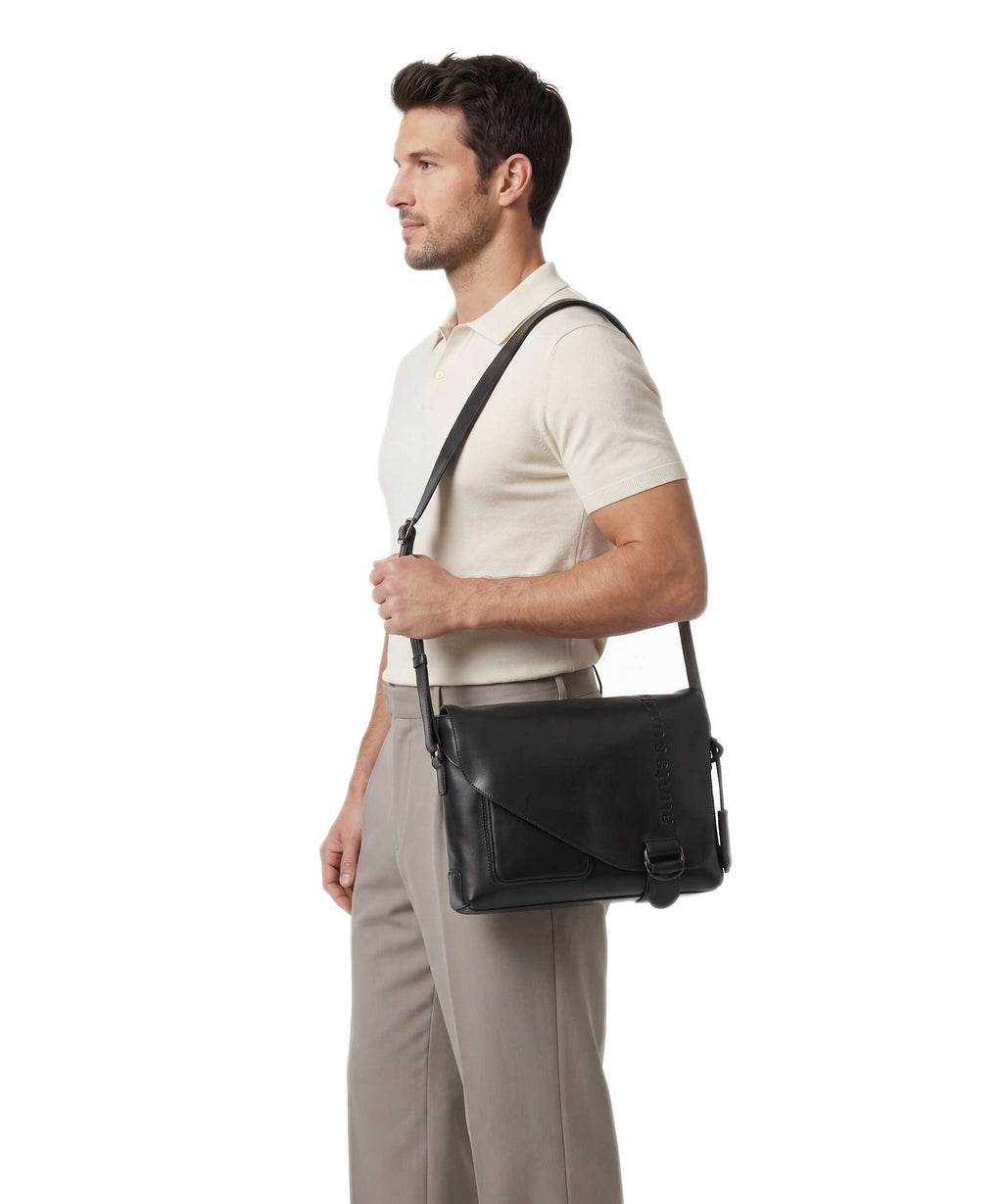 Aunts & Uncles Heritage Judd Messenger bag black