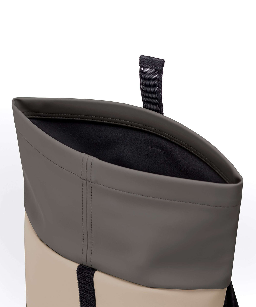Ucon Acrobatics Lotus Hajo Medium Rolltop backpack nude/dark navy