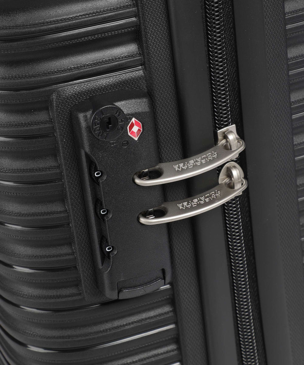 American Tourister Liftoff Spinner (4 wheels) black