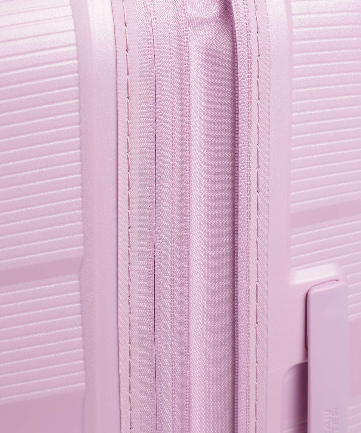 American Tourister Starvibe Spinner (4 wheels) metallic pastel lavender