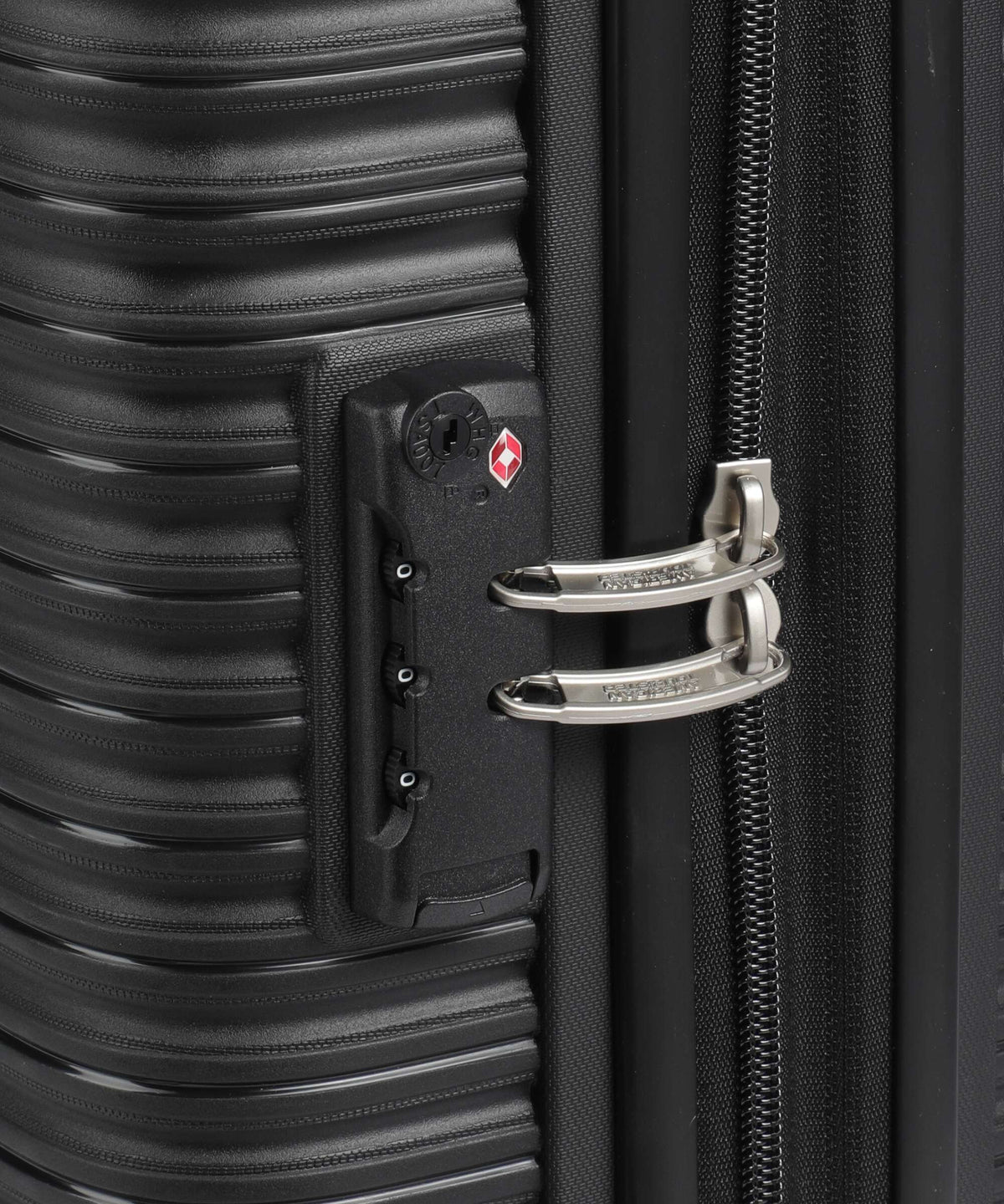 American Tourister Liftoff Spinner (4 wheels) black