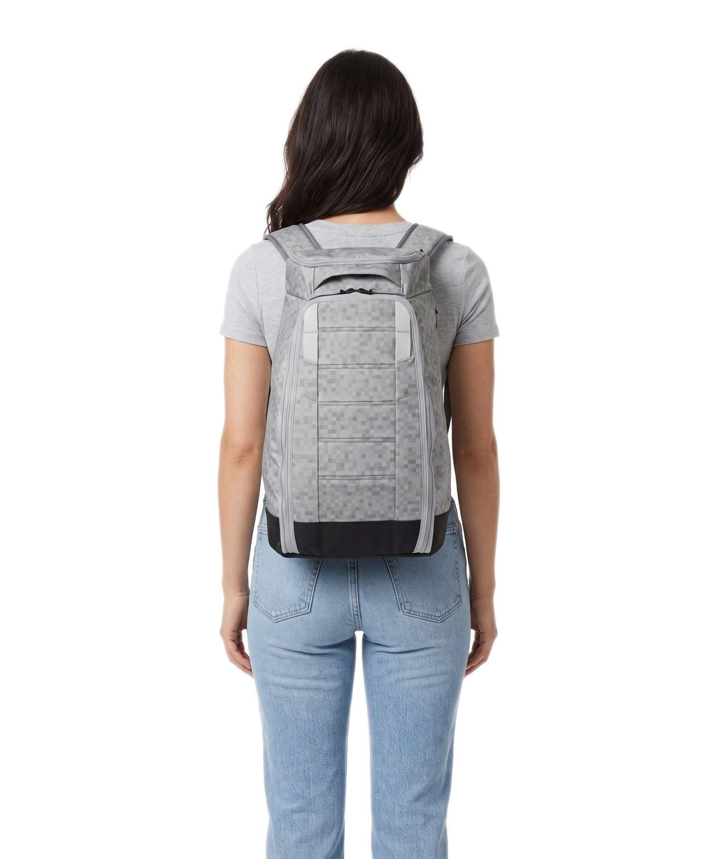 Db Hugger 25 Backpack white noise