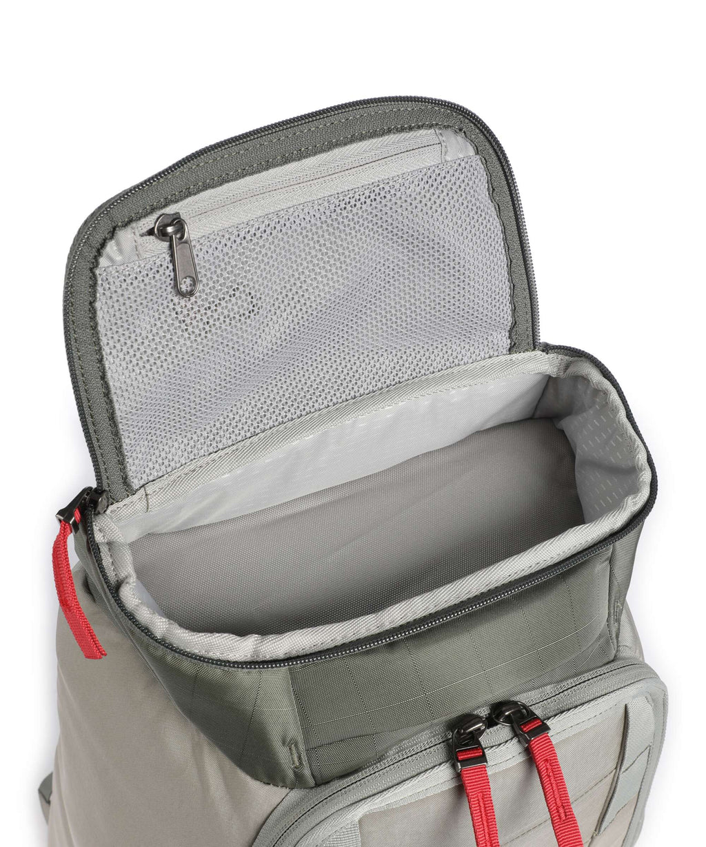 Db Hugger 30 Backpack basil green