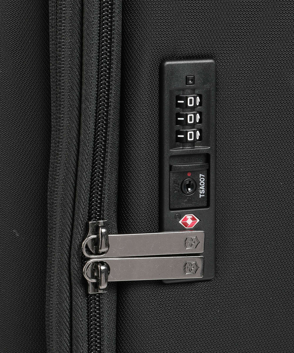 Victorinox Crosslight Medium Spinner (4 wheels) black