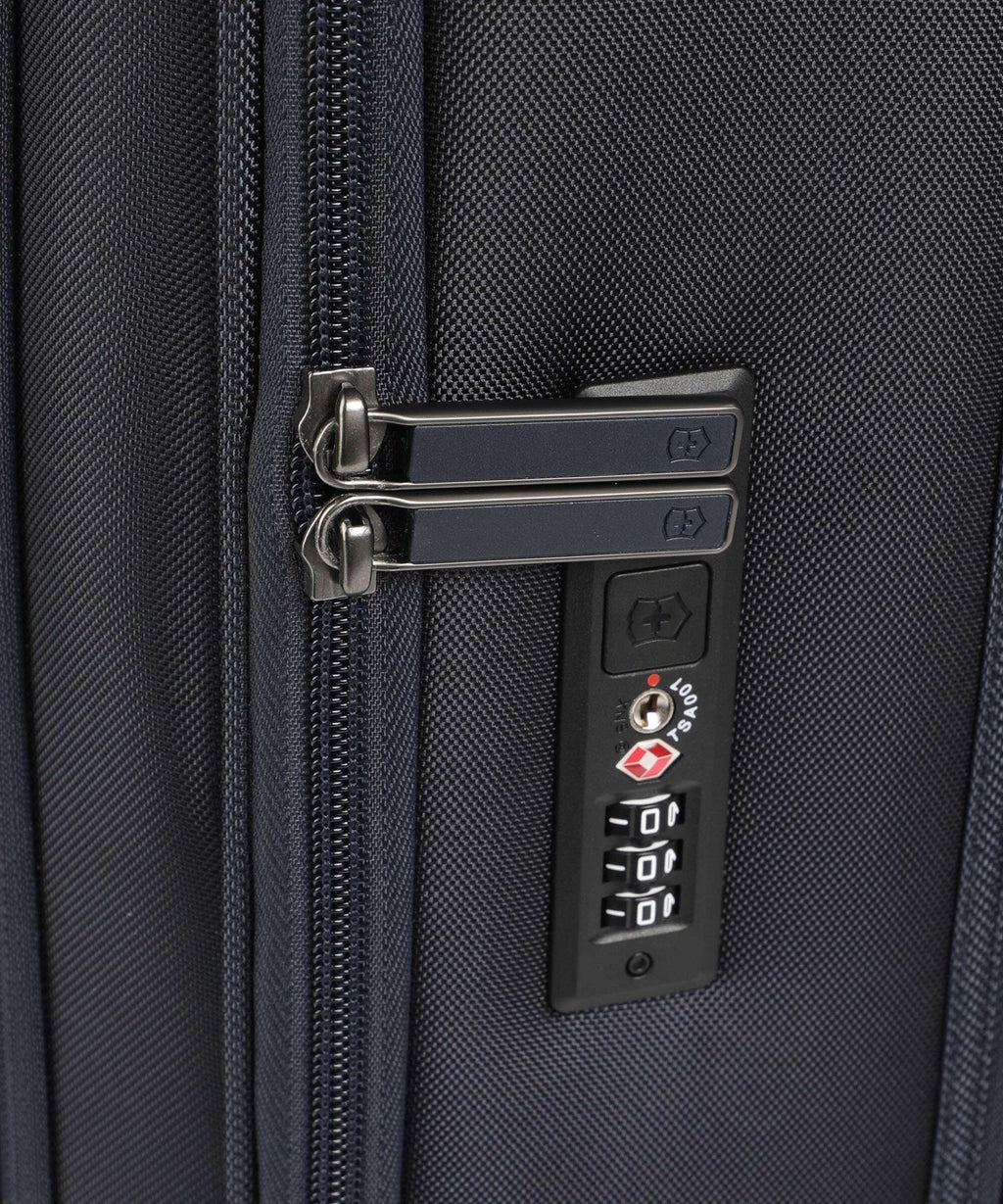 Victorinox Werks Traveler 7.0 M Spinner (4 wheels) navy blue