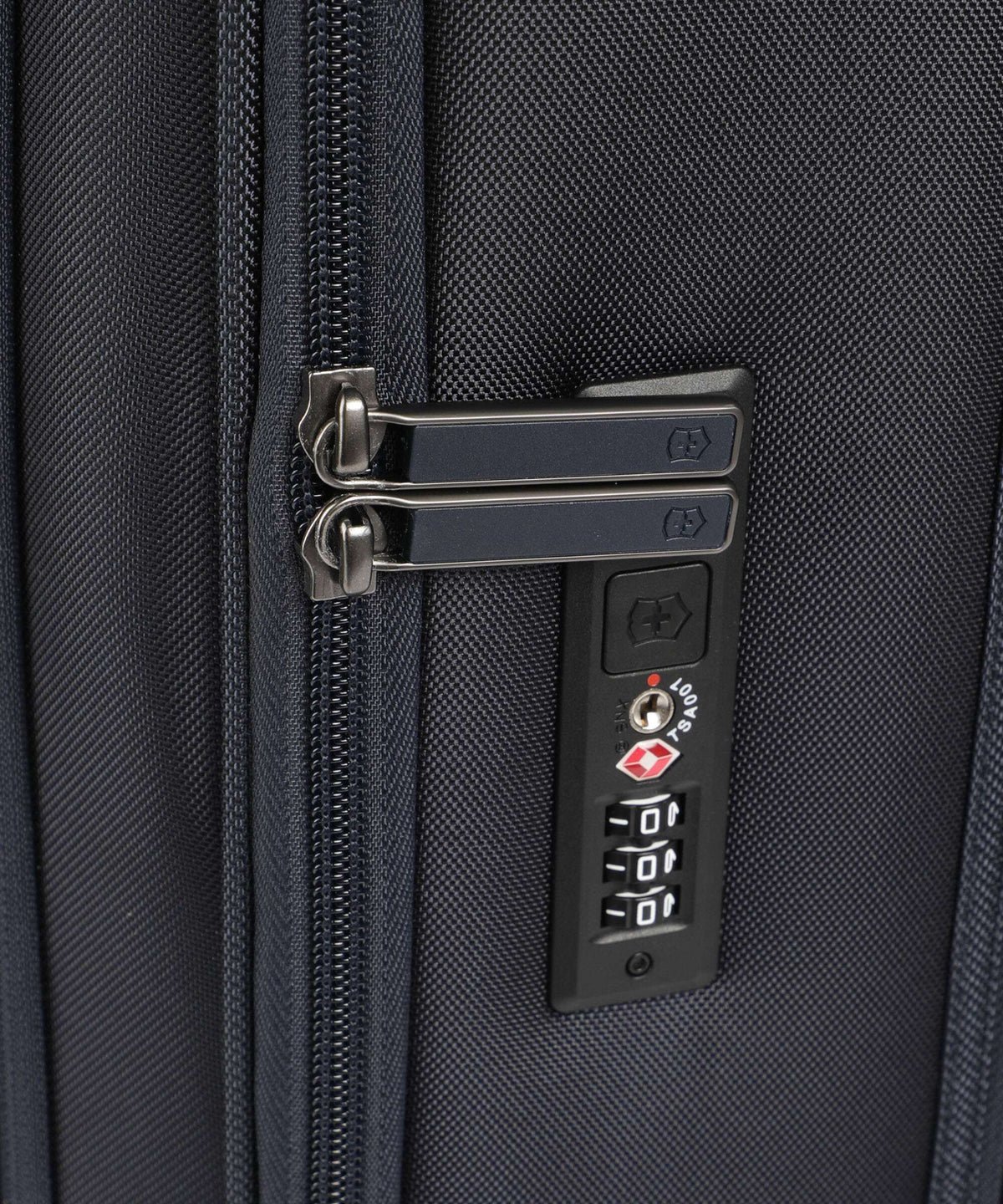 Victorinox Werks Traveler 7.0 M Spinner (4 wheels) navy blue