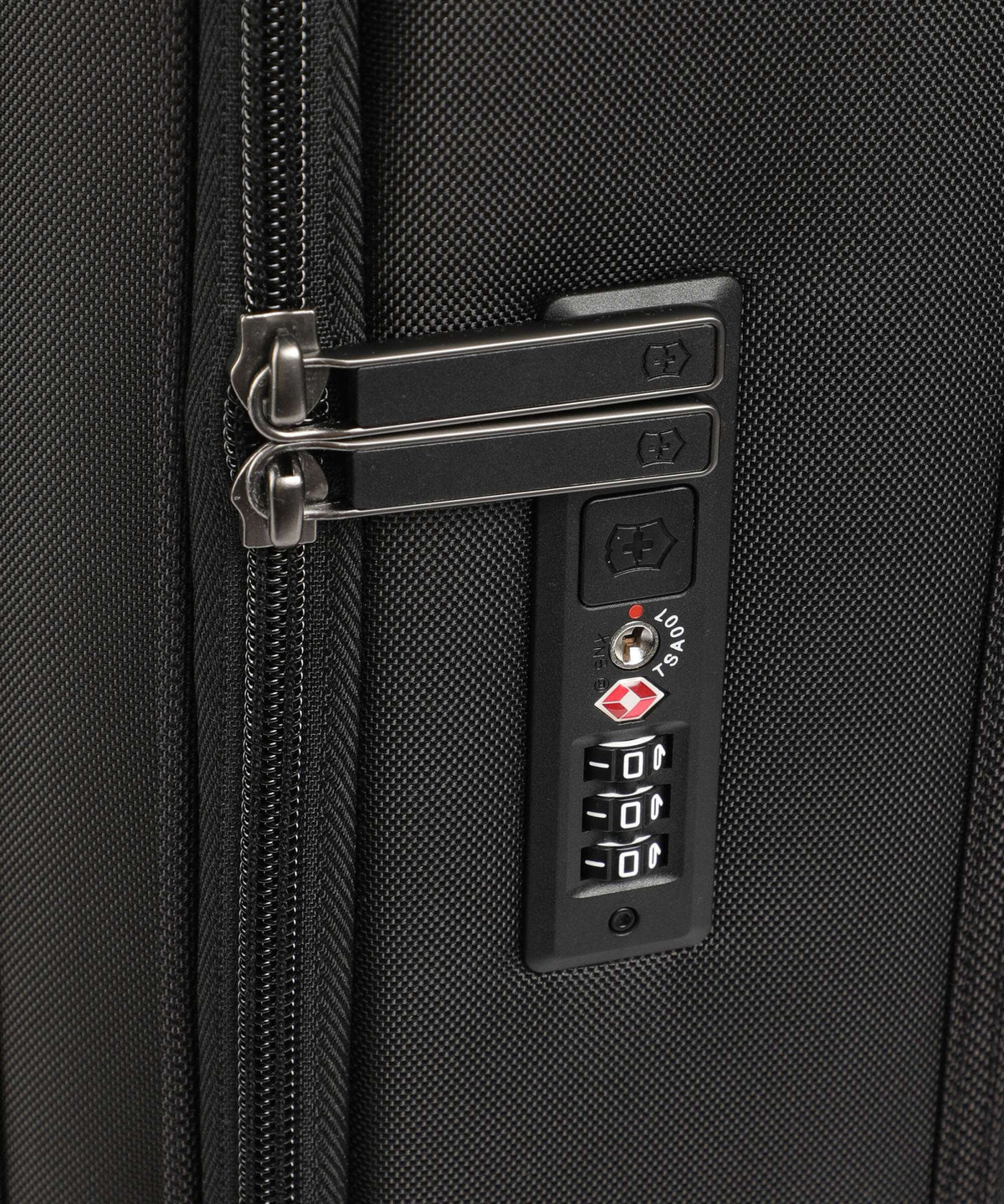 Victorinox Werks Traveler 7.0 M Spinner (4 wheels) black