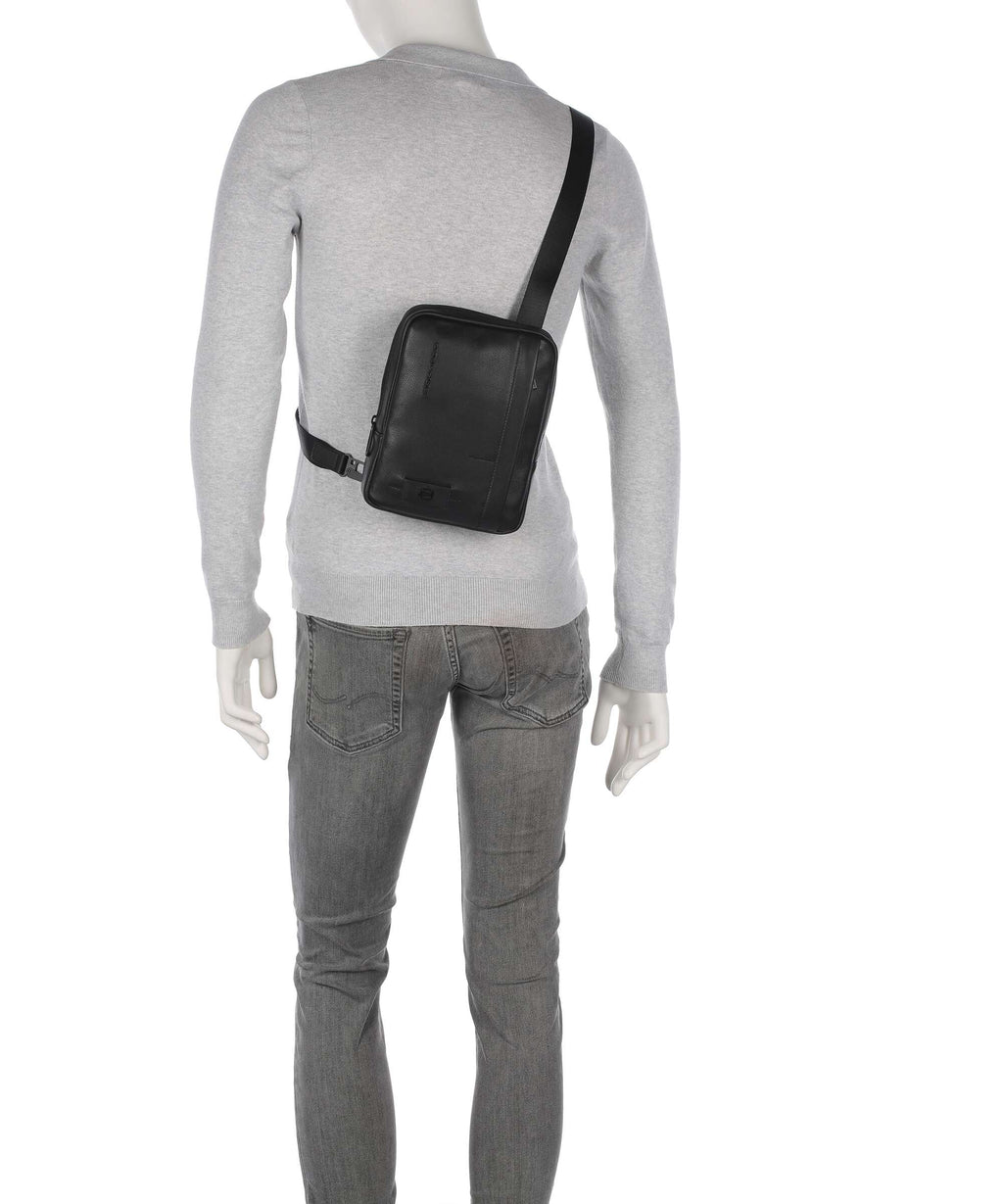 Piquadro W137 Crossbody bag nero