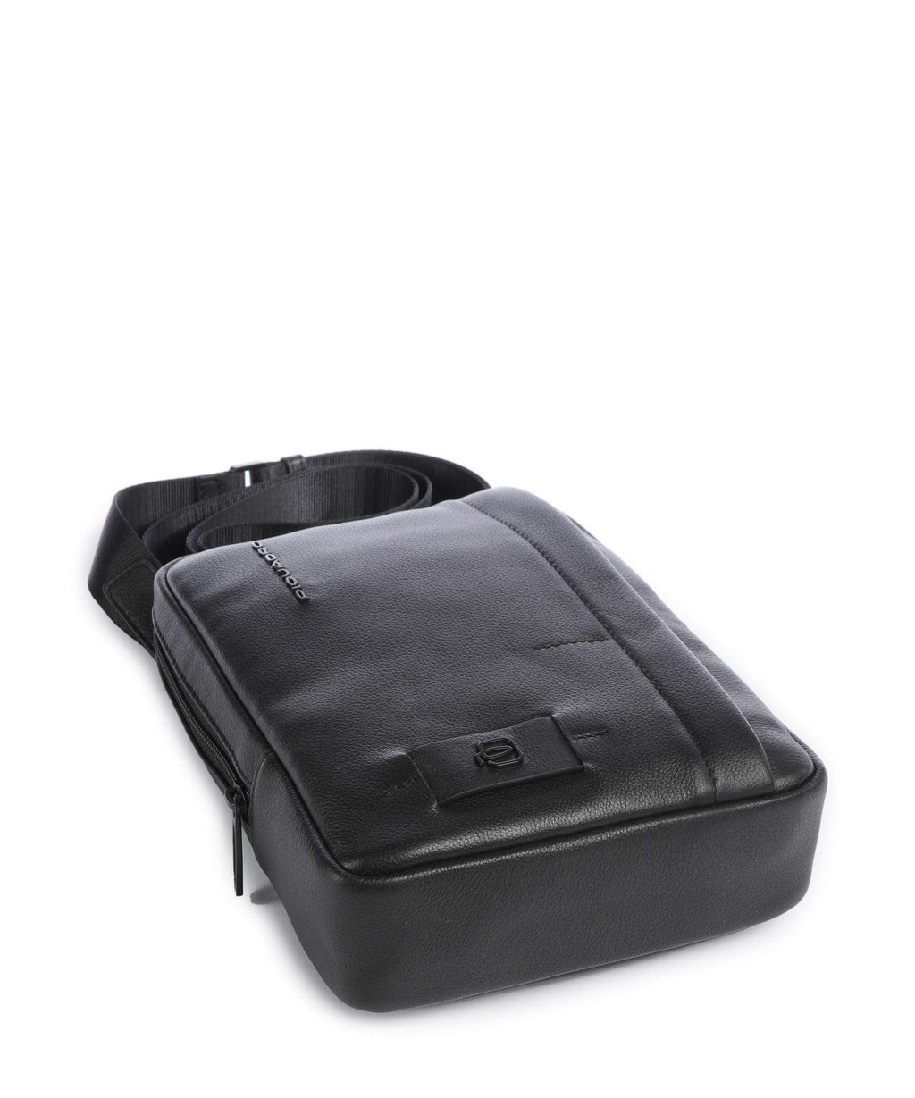Piquadro W137 Crossbody bag nero