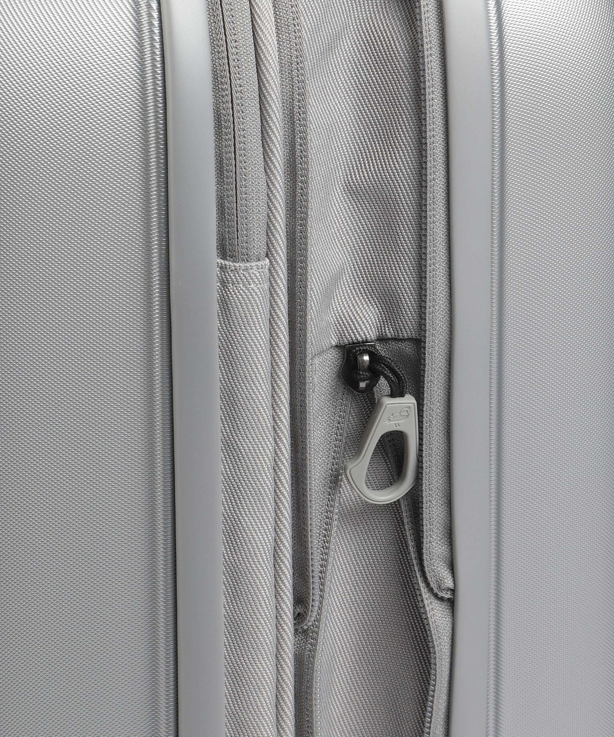 Mandarina Duck Logoduck+ Spinner (4 wheels) silver