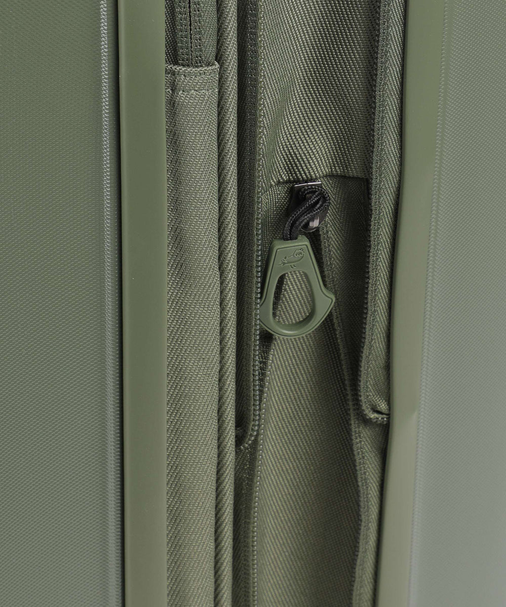 Mandarina Duck Logoduck+ Spinner (4 wheels) pine green