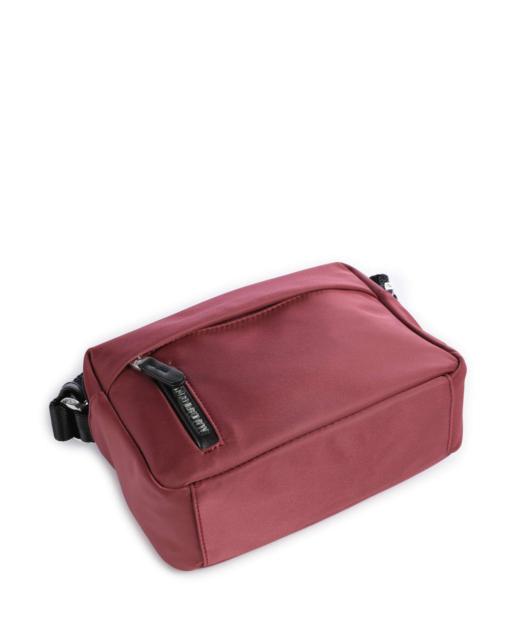 Mandarina Duck Hunter Crossbody bag grape