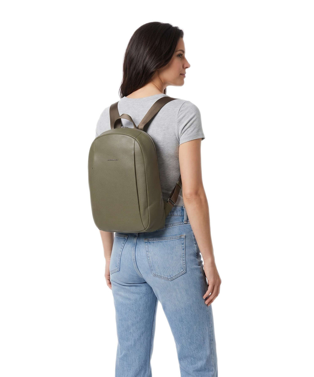 Mandarina Duck Mellow Leather Backpack winter olive