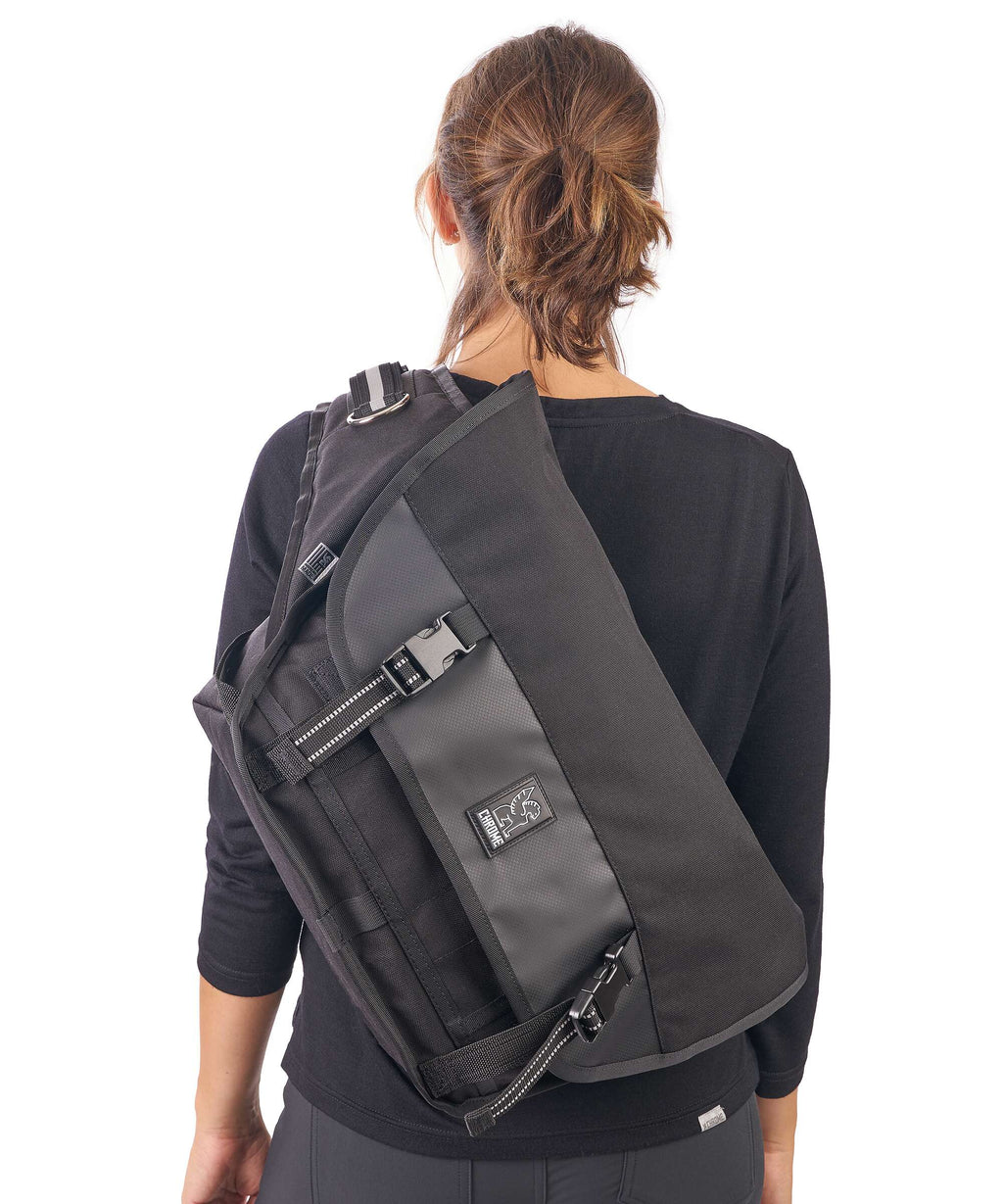 Chrome Metro Mini Messenger bag black