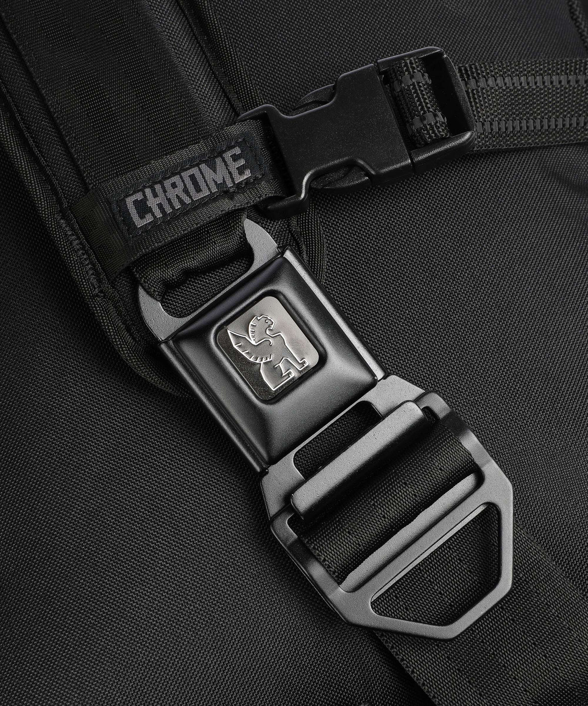 Chrome Kadet Max Crossbody bag black
