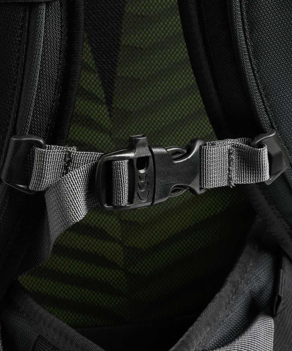 Osprey Farpoint 40 Travel backpack tunnel vision grey