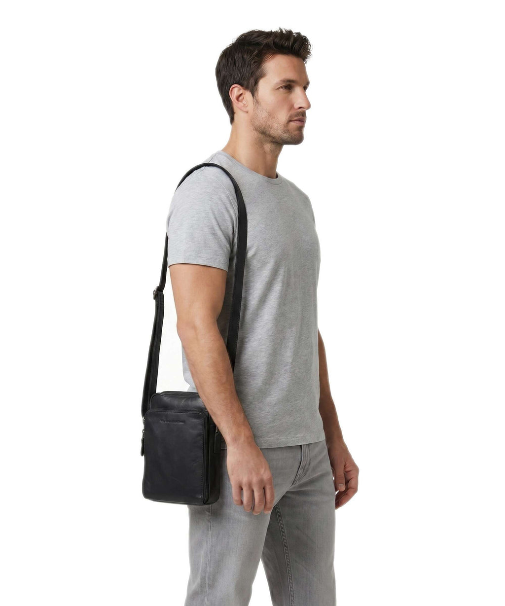 The Chesterfield Brand Hamilton Crossbody bag schwarz