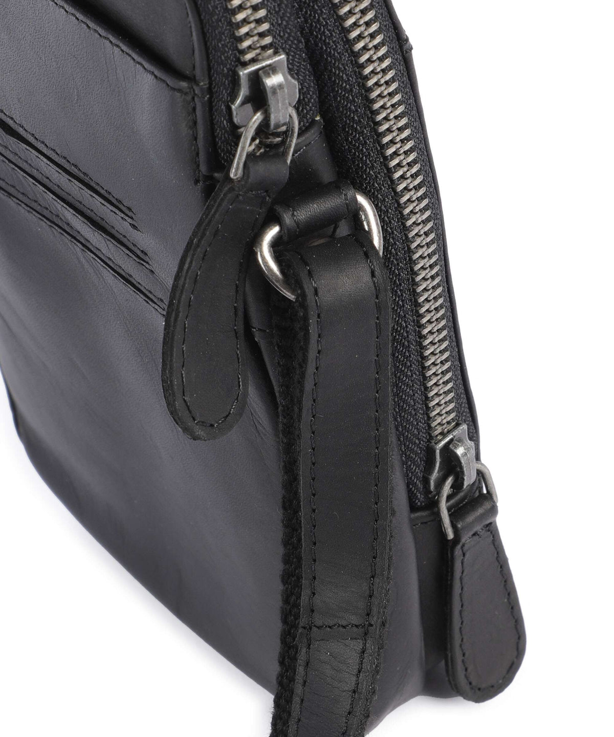 The Chesterfield Brand Wax Pull Up Cow Alesund Phone bag black