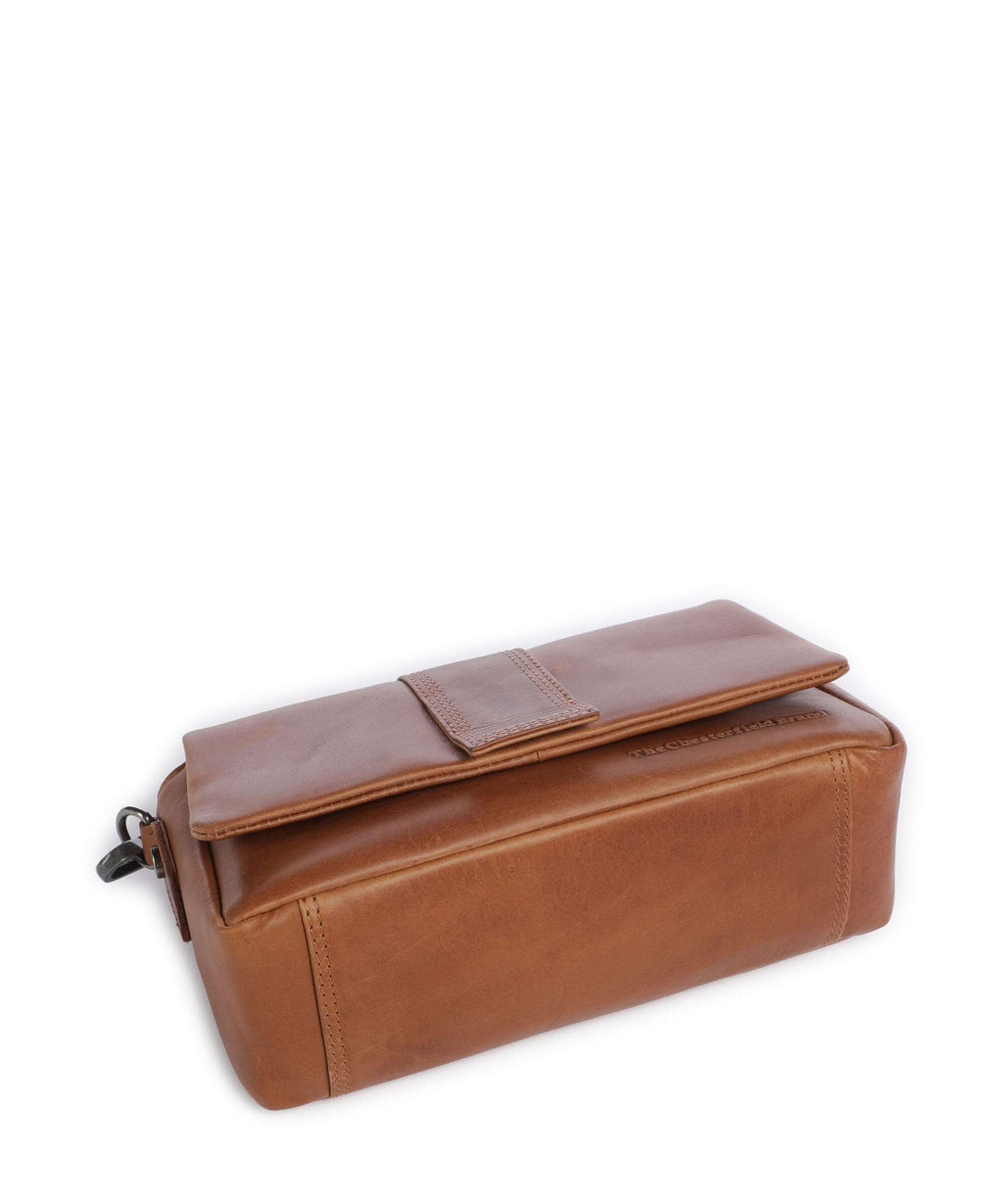 The Chesterfield Brand Wax Pull Up Cow Clifden Shoulder bag cognac