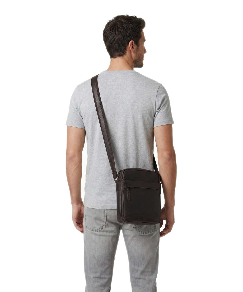 The Chesterfield Brand Wax Pull Up Cow Anzora Crossbody bag brown