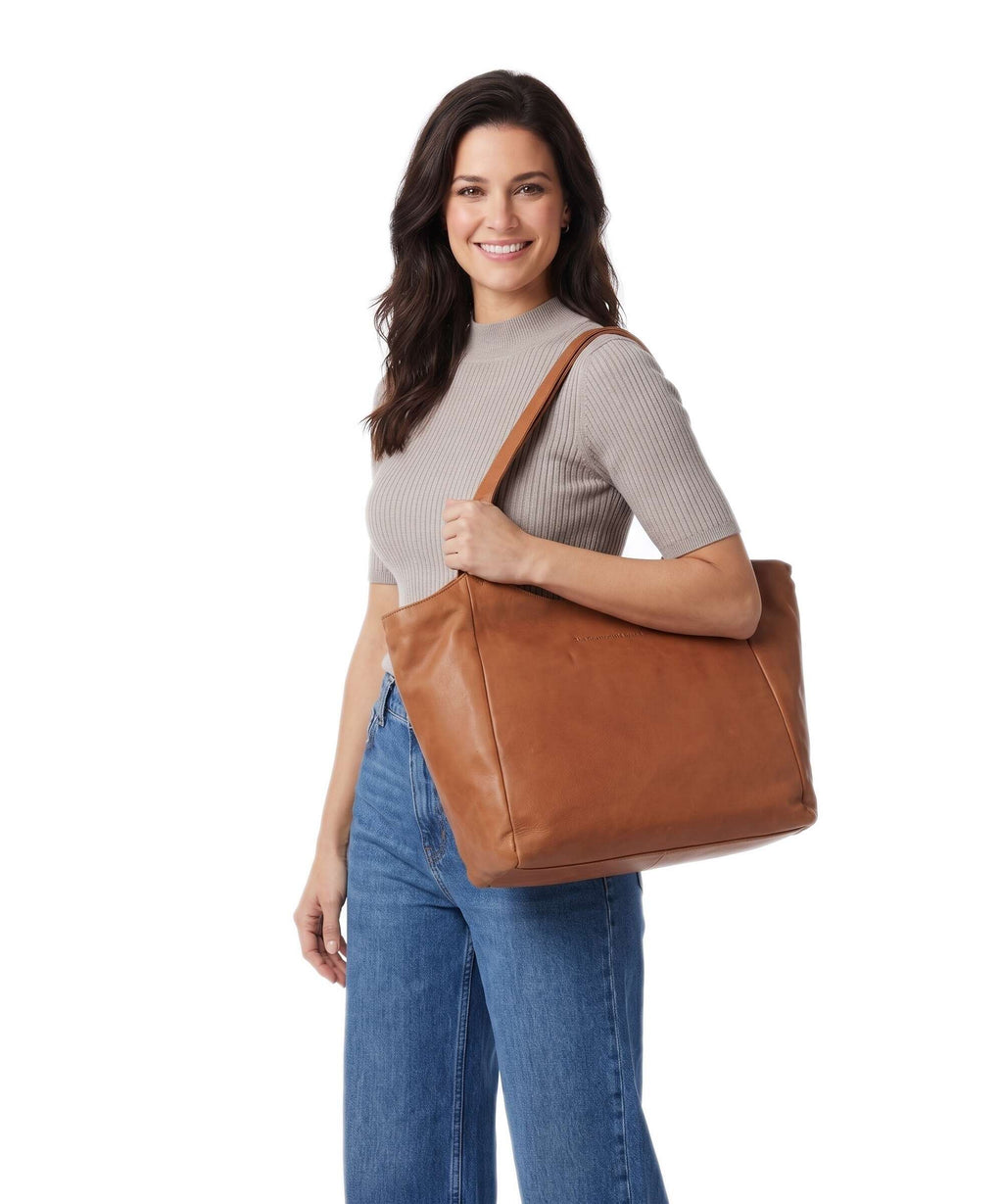 The Chesterfield Brand Wax Pull Up Cow Mireya Tote bag cognac
