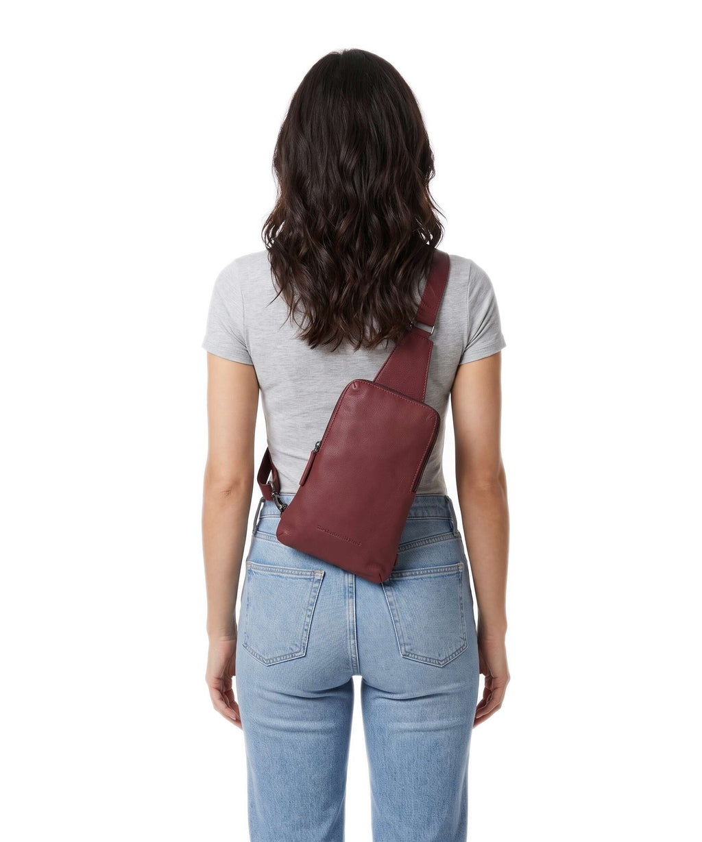 The Chesterfield Brand Serene Isley Sling bag berry