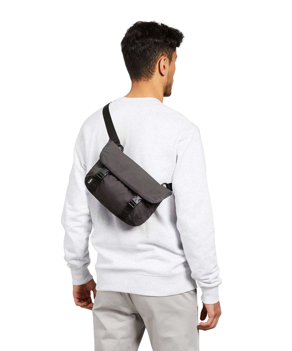 Bellroy Cinch 6 Mini Messenger bag sand dune